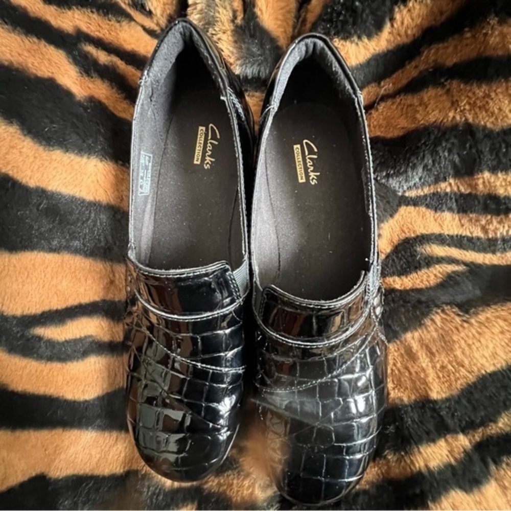 Clarks 8.5M Slip On Black Pattern Croc Shoes NWOB. Floor Sample